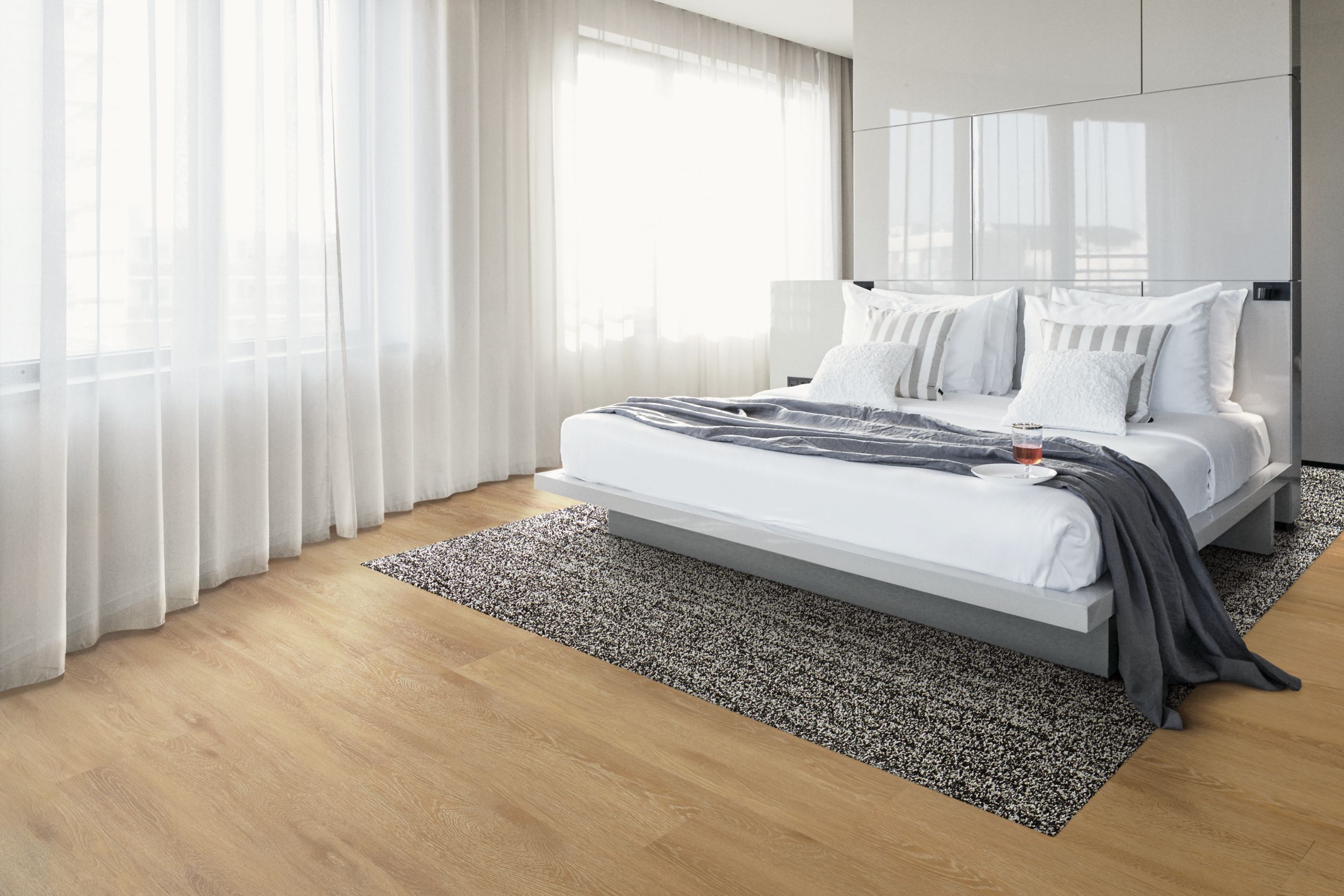 Interface Textured Woodgrains LVT and Overedge carpet tile in hotel suite afbeeldingnummer 6